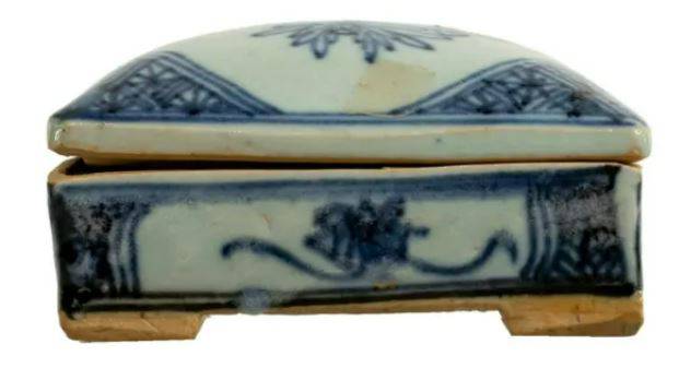 Asian Blue and White Covered Boxes, Vintage - Anecdote